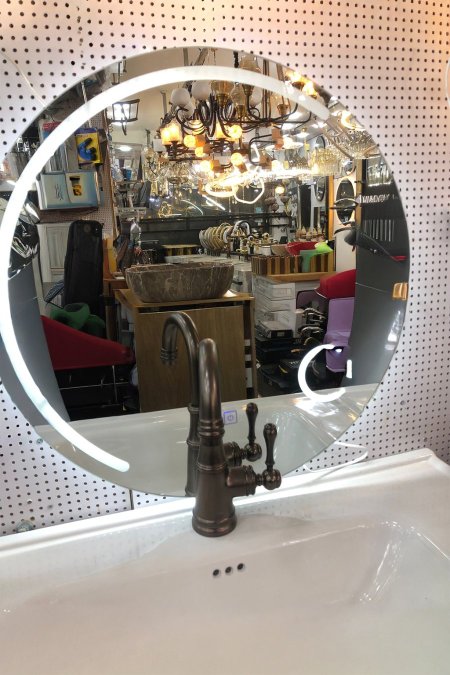 مراية LED دائرية بإضاءة نصفية عصرية